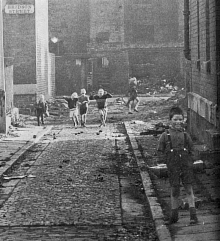 Poor Victorian Houses Slum3