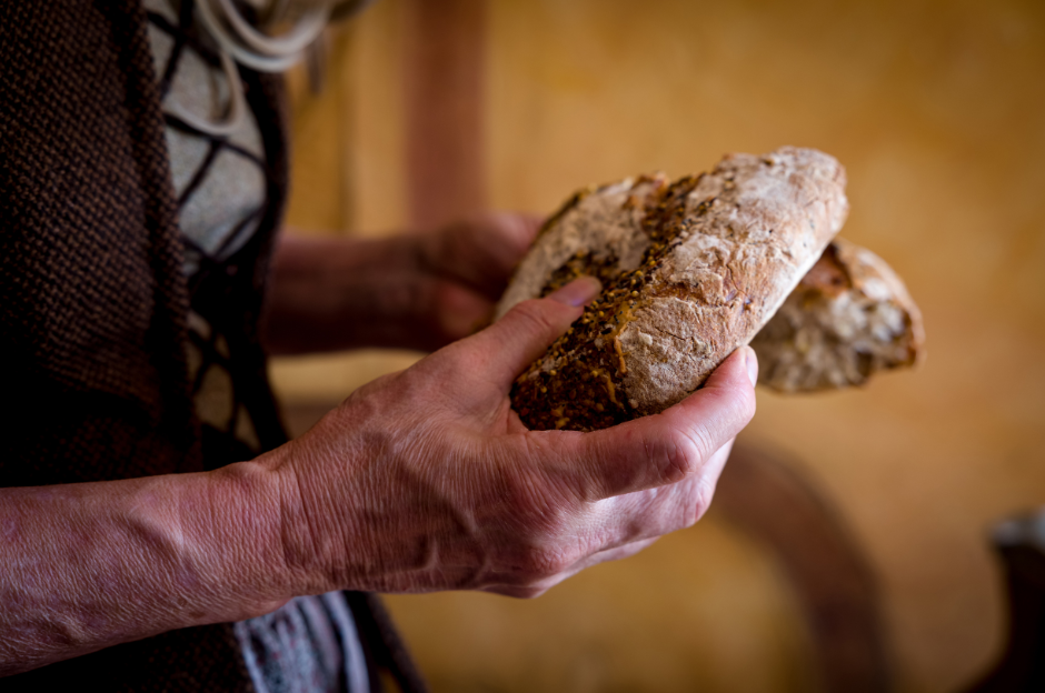 victorian-bread-baking