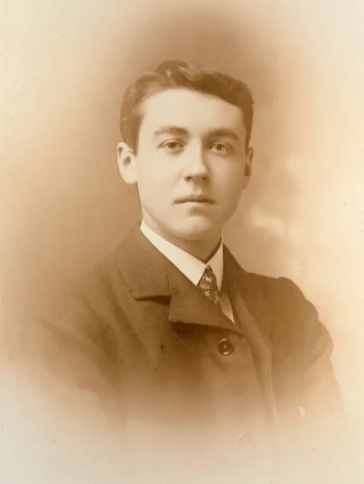 Victorian side-parting hairstyle for men